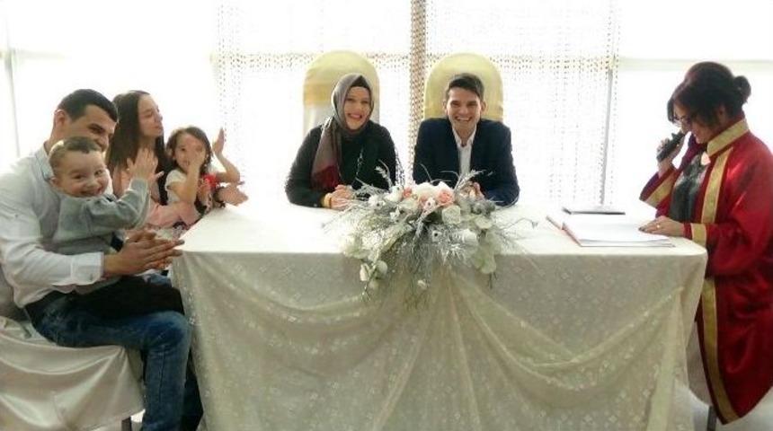 Sevgililer G&uuml;n&uuml;&rsquo;nde Evlendiler