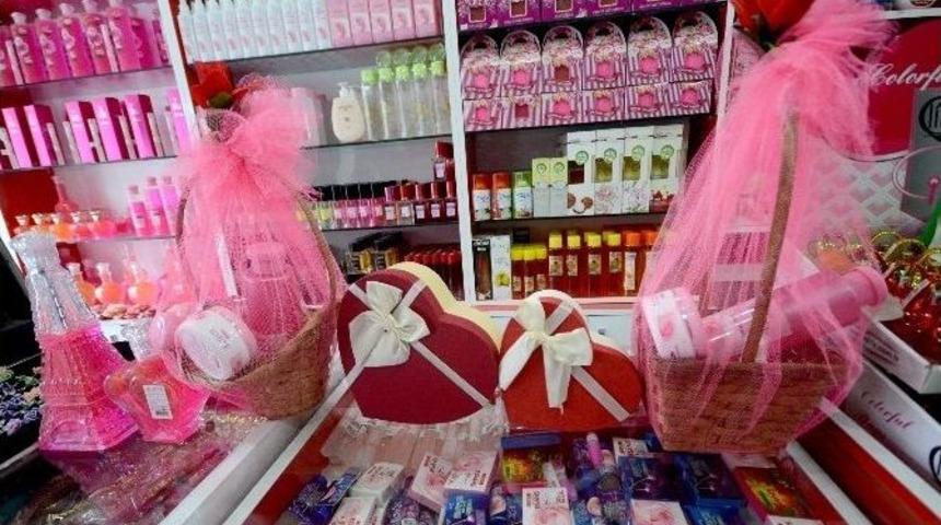 Sarıkamışlı Esnaftan Sevgililer G&uuml;n&uuml; İndirimi