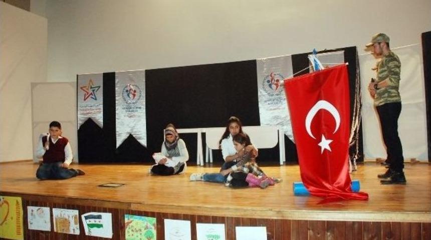 Suriyeli &Ccedil;ocuklar Savaşın Acı Y&uuml;z&uuml;n&uuml; Tiyatroya Yansıttı