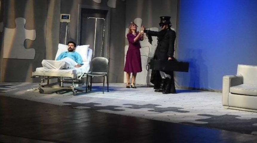 Uşak&rsquo;ta &ldquo;ziyaret&ccedil;i&rdquo; Tiyatro Severlerden Beğeni Aldı