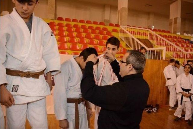 Anadolu Yıldızlar Ligi Judo Yarı Final Müsabakaları Sona Erdi