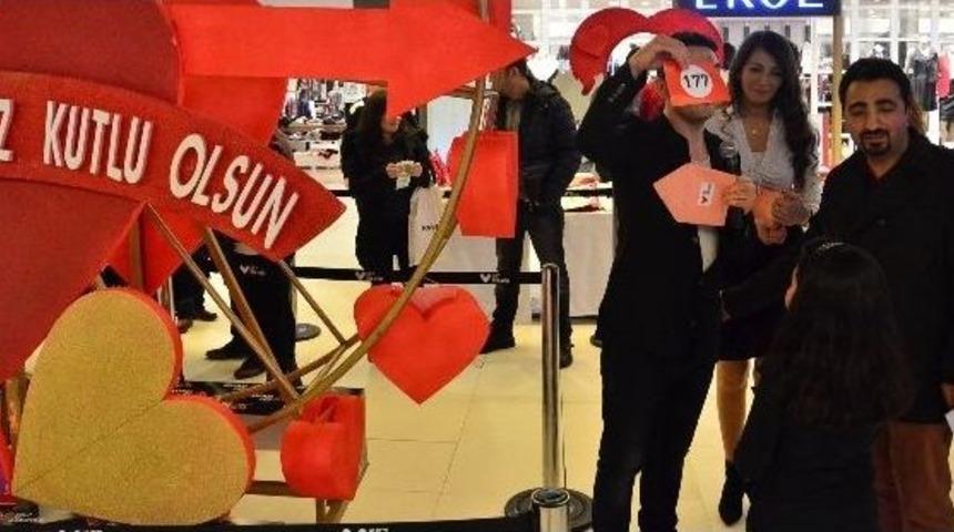 Esas 67 Avm&rsquo;de &ldquo;sevgililer G&uuml;n&uuml;&rdquo; Heyecanı