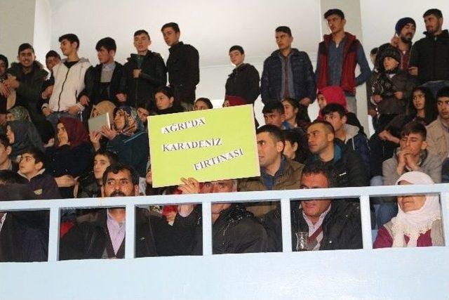 Ağrı’da Halk Oyunları Yarışmasında Karadeniz Fırtanası