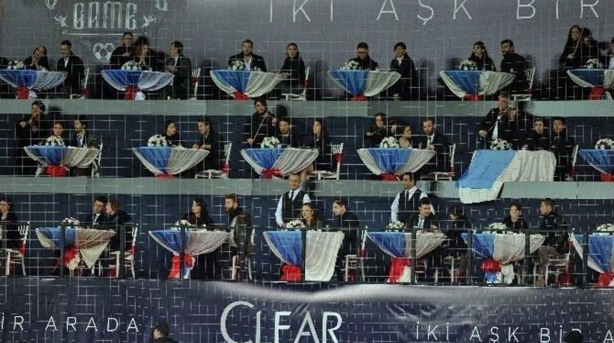 Başakşehir Fatih Terim Stadyumu&rsquo;nda Sevgililer G&uuml;n&uuml;ne &Ouml;zel Trib&uuml;n