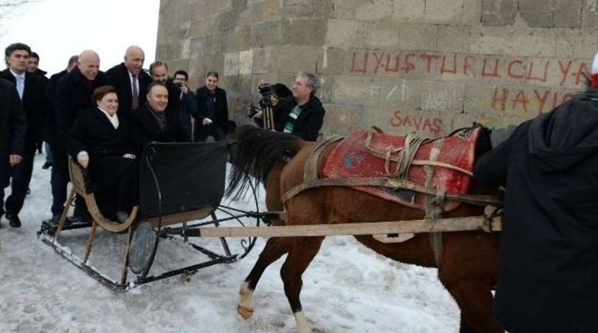 Bakan Sarı, İlk Atlı Kızak Keyfini Erzurum&rsquo;da Yaşadı