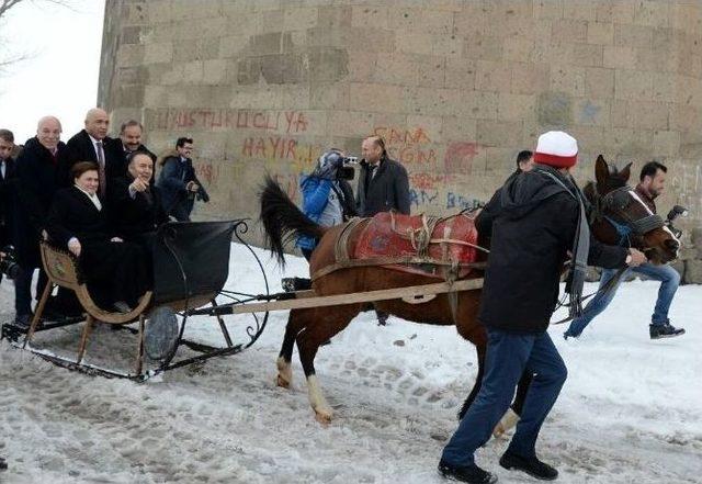 Bakan Sarı, İlk Atlı Kızak Keyfini Erzurum’da Yaşadı