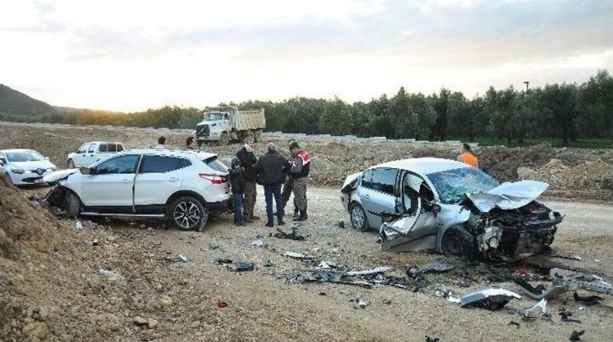 Bursa’da Aşırı Hız Kazaya Neden Oldu: 1 Ölü, 4 Yaralı