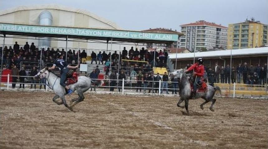 Uşak Belediyesi Atlı Spor Cirit Turnuvası Başladı