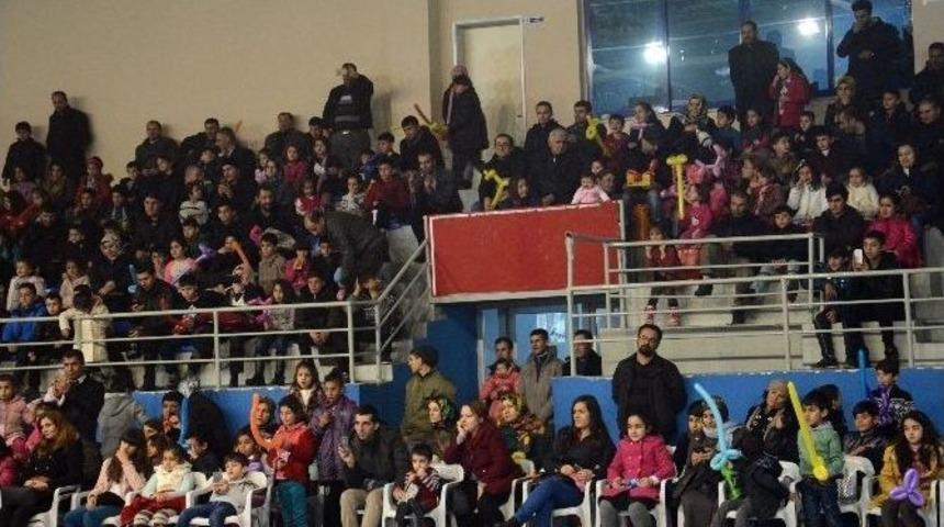 Tatvan&rsquo;da D&uuml;zenlenen Sirk Yoğun İlgi G&ouml;rd&uuml;