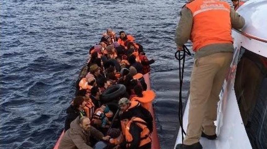 Lastik Botla Meis Adasına Ge&ccedil;mek İsteyen 57 G&ouml;&ccedil;men Yakalandı