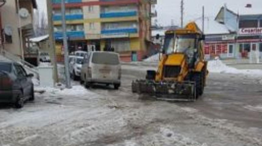 Otlukbeli&rsquo;de Kar Temizleme &Ccedil;alışmaları