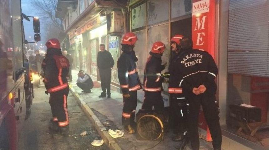 Medikal D&uuml;kkanında Yangın