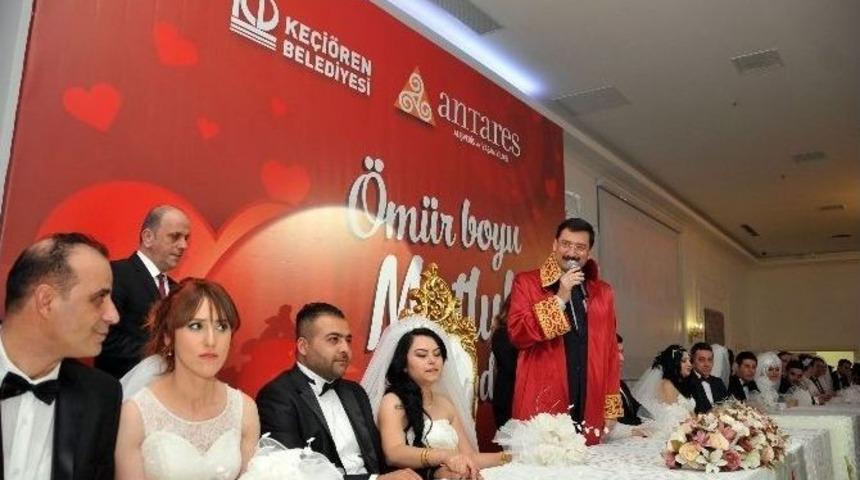 Başkan Ak, 14 Şubat&rsquo;ta 14 &Ccedil;ifti Evlendirdi