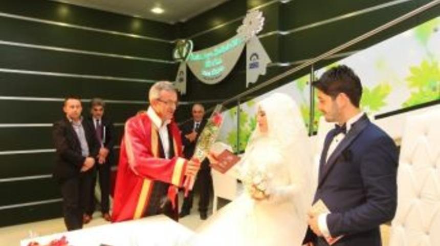 Başkan K&ouml;şker Sevgililer G&uuml;n&uuml;&rsquo;nde Nikah Kıydı