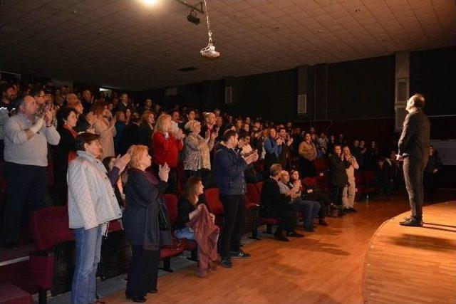 Urla&rsquo;da Sevgililer G&uuml;n&uuml; Sunay Akın İle Kutlandı 1