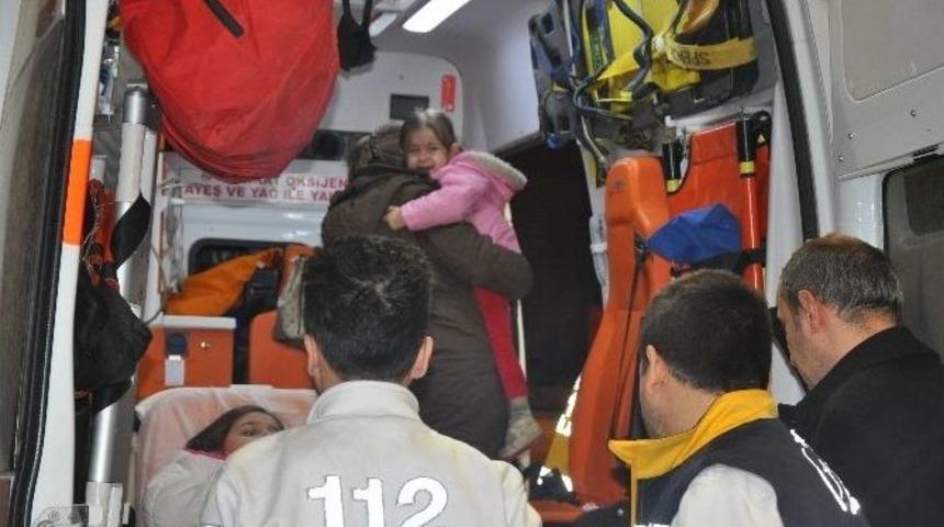 Anne-kız Kazada Yaralandı, Baba Başlarından Bir An Olsun Ayrılmadı