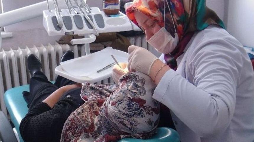 Tatvan&rsquo;da G&uuml;nl&uuml;k 200 Hastaya Diş Sağlığı Hizmeti Veriliyor