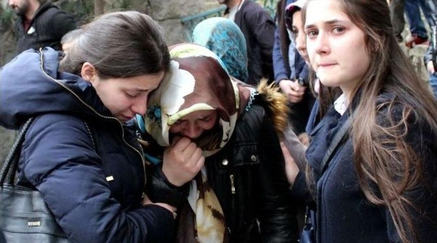 &Ouml;ğretmene G&ouml;z&uuml; Yaşlı Veda