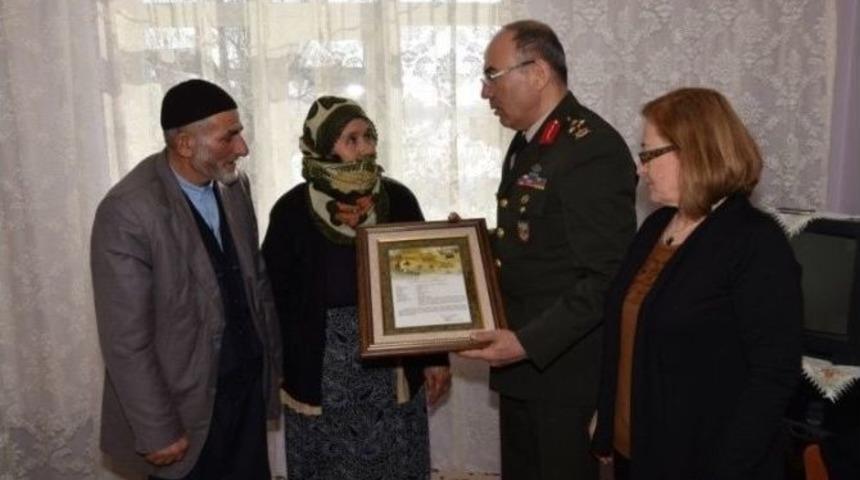 Şehit Kayveni&rsquo;nin Şehadet Belgesi Ailesine Verildi