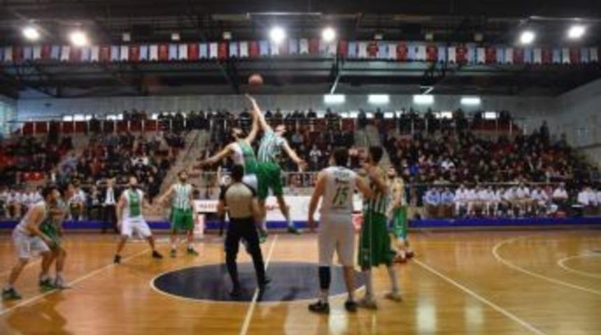 D&uuml;zce Belediyespor Basketbol Takımı G&ouml;z Doldurdu
