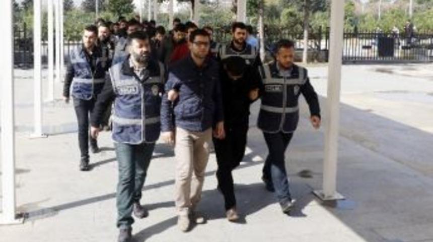 Paralel Operasyonu Sanığı 17 Kişi Adliyeye Sevk Edildi