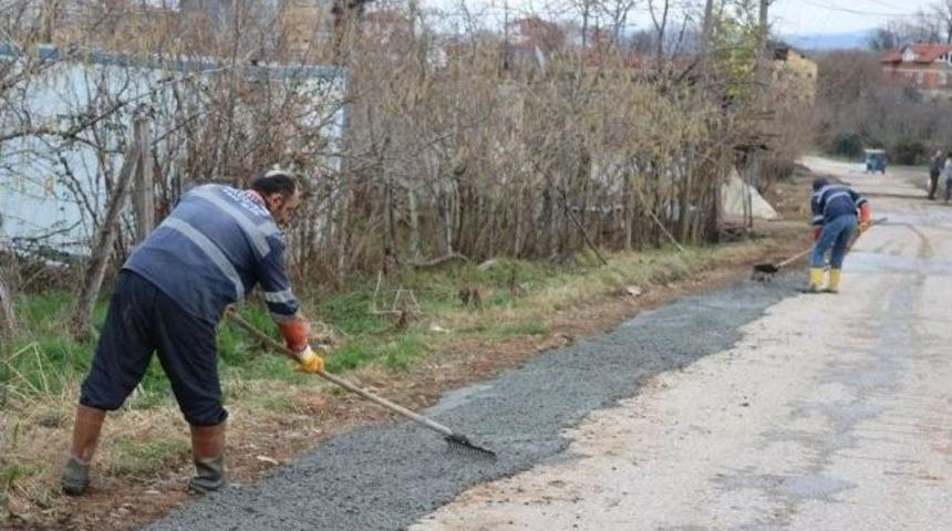 Ak&ccedil;akoca&rsquo;da Cadde Ve Sokaklarda Onarım Bakım &Ccedil;alışmaları Devam Ediyor