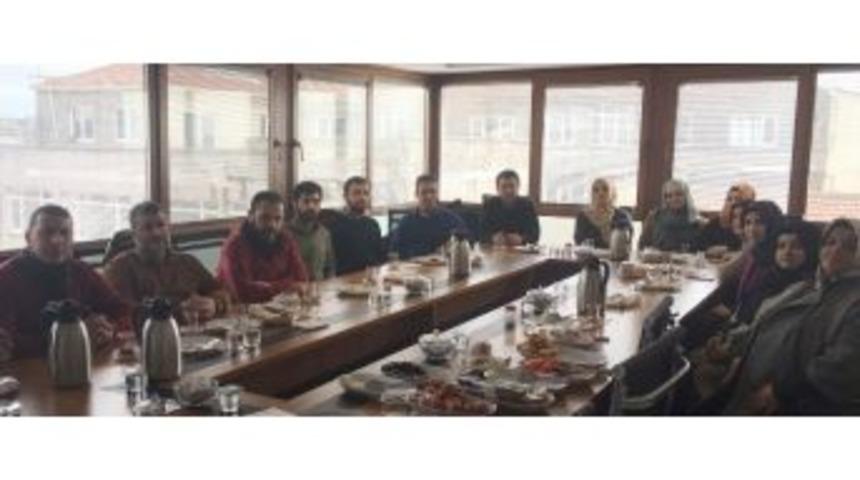 İhh Ve Kumbaracı4 Yetimler İ&ccedil;in Tezhip Sanat&ccedil;ılarıyla Buluştu