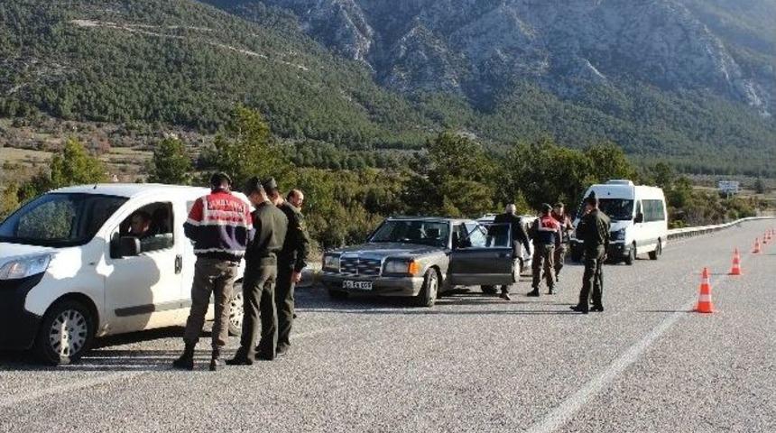 Jandarma Denetimlerini S&uuml;rd&uuml;r&uuml;yor