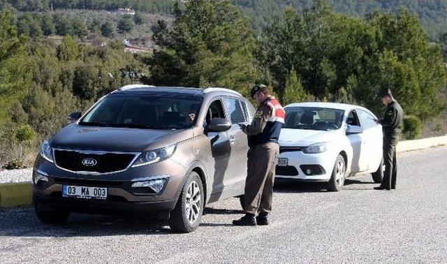 Jandarma Denetimlerini Sürdürüyor