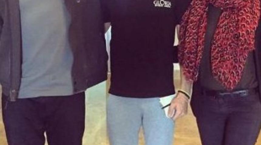 D&uuml;nyanın &Ouml;b&uuml;r Ucundan Gloria&rsquo;ya Kampa Geldi