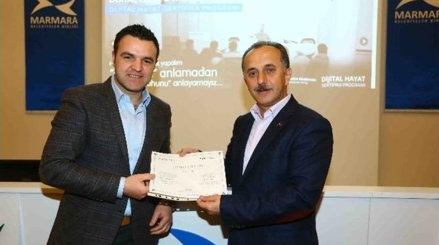 Yerel Y&ouml;netim Akademisi Mezunları Sertifikalarına Kavuştu