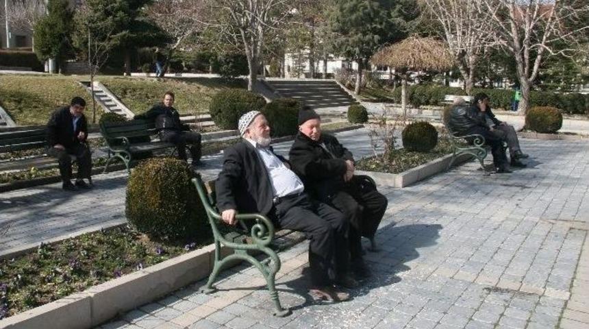 Afyonkarahisar&rsquo;da Son Yılların En Sıcak Şubat Ayı Yaşanıyor