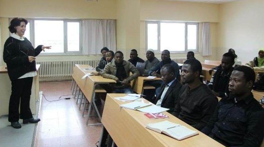 Elazığ&rsquo;da Ganalı &Ouml;ğretmenler Eğitim Almaya Başladı