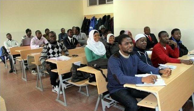 Elazığ’da Ganalı Öğretmenler Eğitim Almaya Başladı