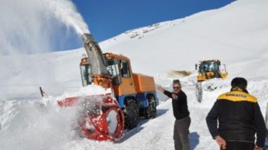 Hakkari&rsquo;de Onlarca K&ouml;y Ve Mezra Ulaşıma Yolu A&ccedil;ıldı