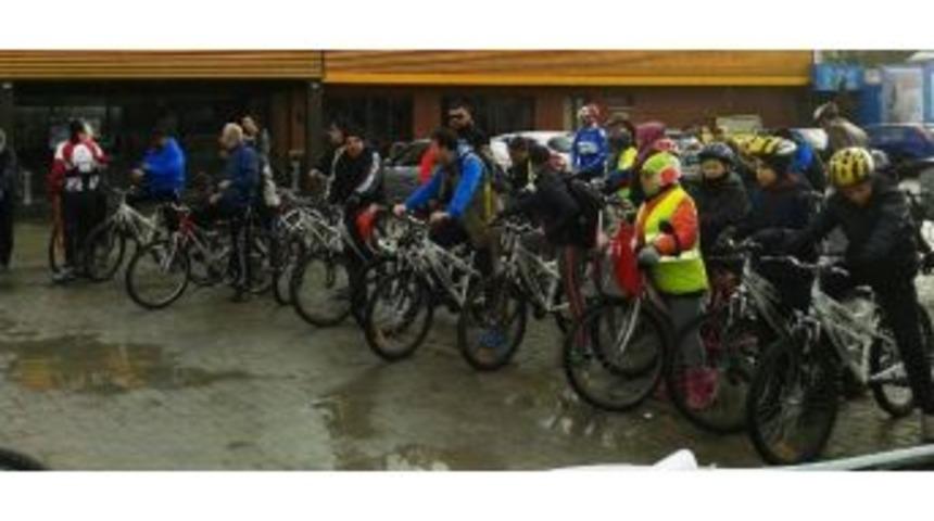 Pedallar Sevgililer İ&ccedil;in &Ccedil;evrildi