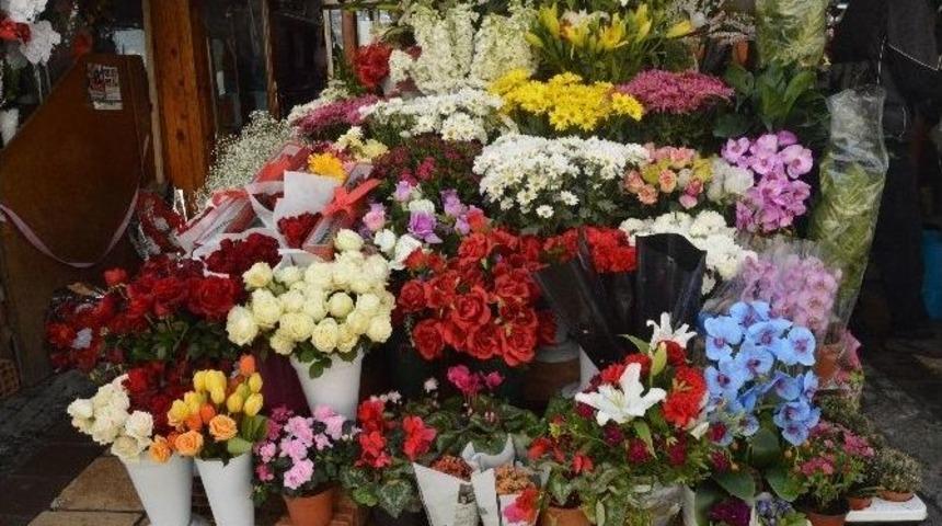 Sevgililer G&uuml;n&uuml;nde &Ccedil;i&ccedil;ek&ccedil;iler Satışlardan Memnun Kalmadı