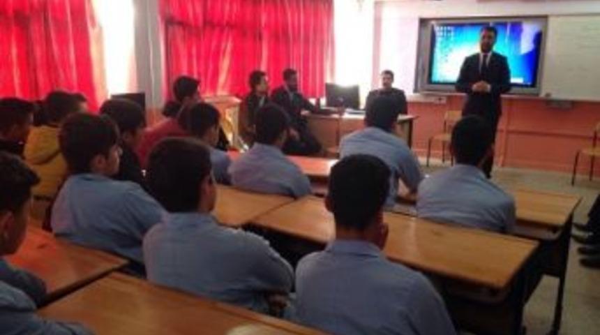 İşadamları Tecr&uuml;belerini &Ouml;ğrencilerle Paylaştı