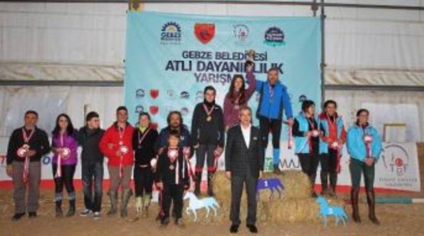 Şampiyon Sporculara Kupaları K&ouml;şker&rsquo;den