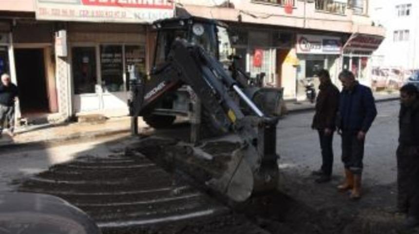 İ&ccedil;me Suyu Hattında Bağlantı Kontrolleri Yapılıyor