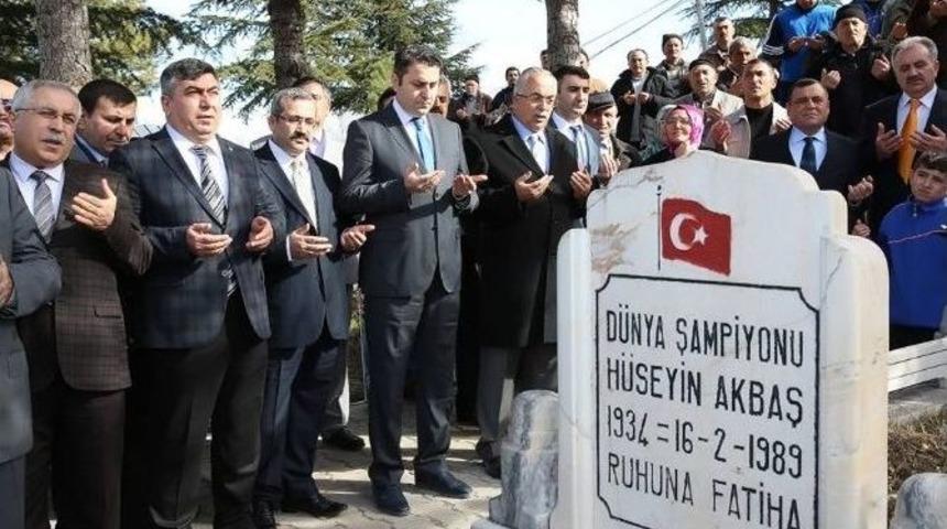 Efsanevi G&uuml;reş&ccedil;i &Ouml;l&uuml;m&uuml;n&uuml;n 27. Yıl D&ouml;n&uuml;m&uuml;nde Anıldı