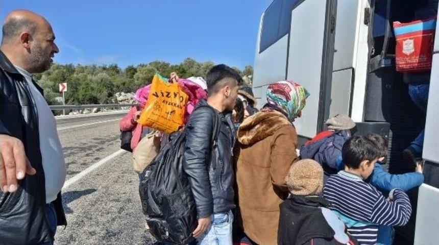 Antalya&rsquo;da M&uuml;lteci Operasyonu: 92 M&uuml;lteci Yakalandı, 8 G&ouml;zaltı