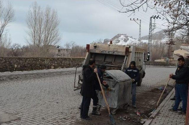 Adilcevaz Belediyesi’nden Temizlik Çalışması