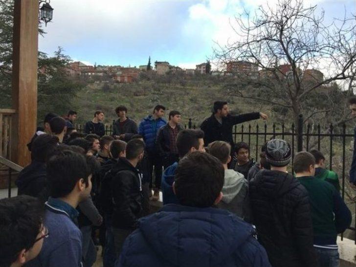 Lise Öğrencileri Bilecik’in Tarihi Yerlerini Gezdi G1