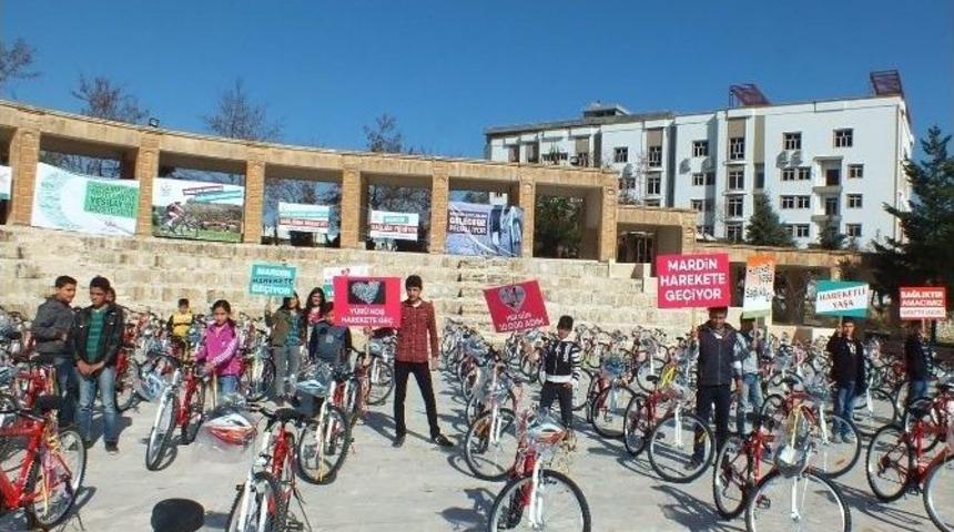 Okullara Bisiklet Dağıtıldı