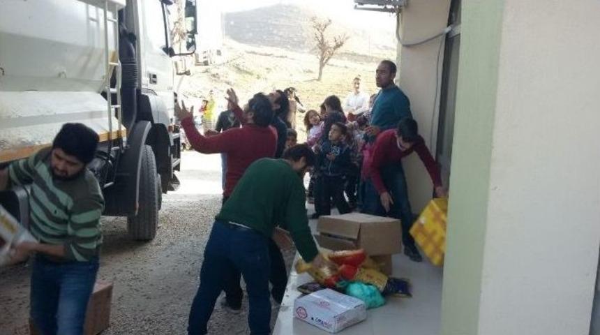 Cizre&rsquo;den Siirt&rsquo;e Gelen Ailelere Gıda Yardımı