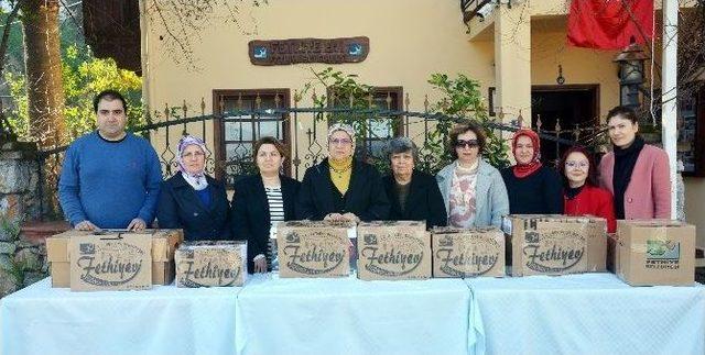 Fethiyeli Analar, Güvenlik Güçlerine Dualarla Hazırlanan Yiyecekler Gönderildi