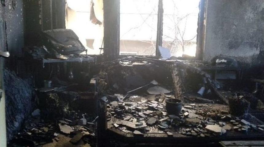 Evlerinin Yanışına Ağladılar