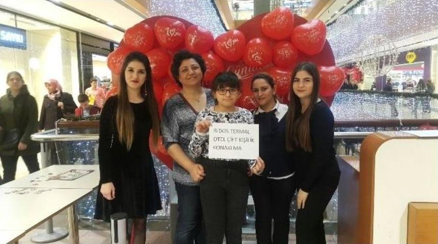 Varlıbaş Avm&rsquo;de Hediye Yağmuru