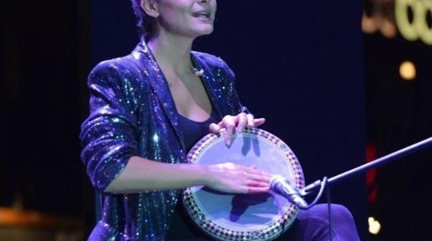 Atiye Sevgililer G&uuml;n&uuml;&rsquo;nde Coşturdu